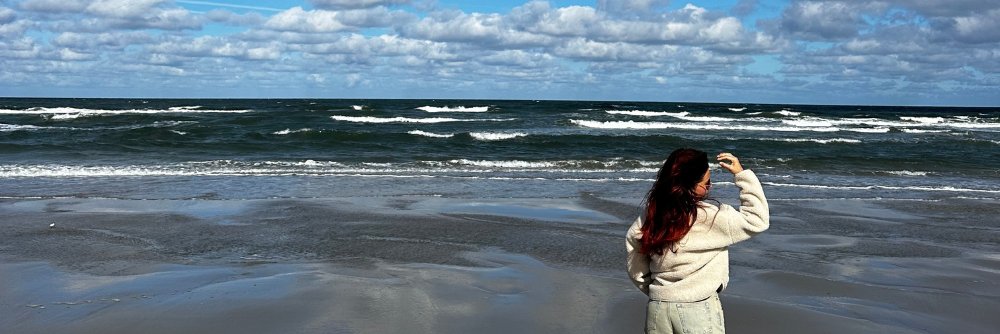 Cynthia Schultz op Terschelling aan het strand