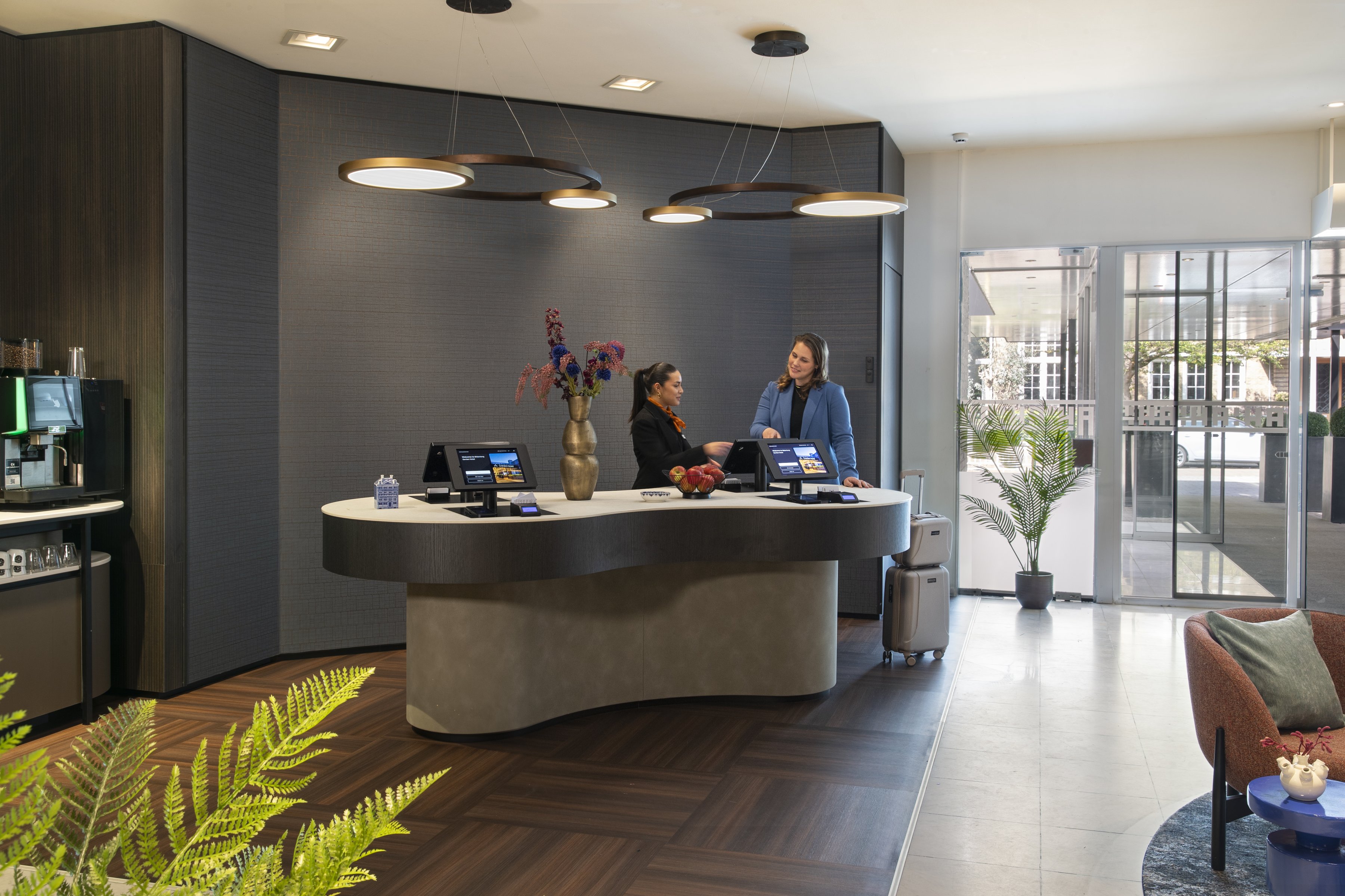Welcome Lounge Garden Hotel Amsterdam mit Gästen