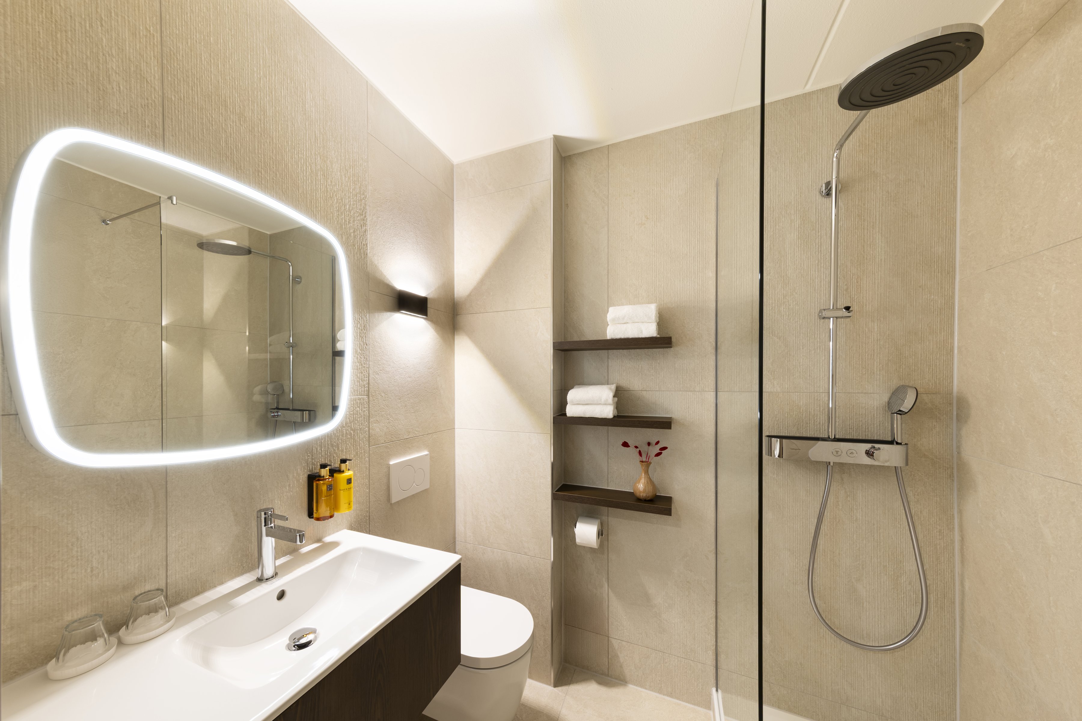 Deluxe-Hotelzimmer im Hotel De Bilderberg in Oosterbeek – Badezimmer (6)