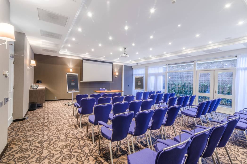 Het Bilderberg Hotel De Keizerskroon is de vergaderlocatie voor royale bijeenkomsten in Apeldoorn. Gelegen op de Veluwe, naast koninklijk Paleis 't Lo